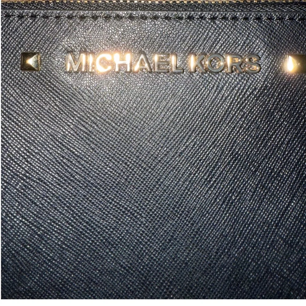 Michael Kors Black Saffiano Leather Zip Card Case‎ Wallet Lanyard